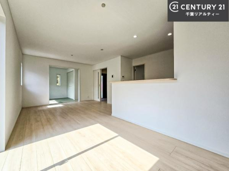 ���r���O �傫�ȑ����炽���Ղ�̗z���������閾�邢���r���O�B�J�����̂��郊�r���O�ŉƑ��c���̂��났�̎��Ԃ��߂����܂��I