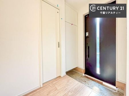 ���� �V���[�Y�{�b�N�X�t���B���ւ��Еt�����|�������₷���ł��I
�X�b�L���������ւŌ˂��J�����u�ԁA�������̂���S�n������Ԃ��o�}���Ă���܂��B