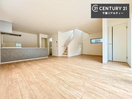 ���r���O �J�����̂���L�XLDK�I�\�t�@�[��_�C�j���O�e�[�u����u���Ă������ɂȂ�Ȃ��̂ŉ��K�ɉ߂����܂��I�R�~���j�P�[�V���������₷�����r���O�ł��I