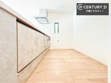 �L�b�`�� ��Ƃ肠�钲���X�y�[�X�ō�Ƃ����₷�����K�ȃL�b�`���ł��I
���q�l�ƈꏏ�ɂ��َq������y���߂�L�X�X�y�[�X�ł��B�y�����������ԂɂȂ肻���ł��ˁI