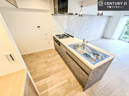 �L�b�`�� ��l�C�̑Ζʎ��V�X�e���L�b�`�����̗p���Ă��܂��I���Ƒ��̃R�~���j�P�[�V���������R�Ƒ�����݌v�ł��B
���q�l�ɂ��ڂ��͂��̂Ŋ������ł��ˁB���[�͂�����܂��I