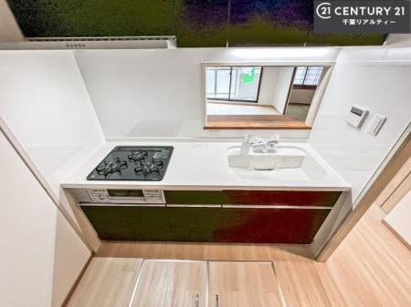 �L�b�`�� ��Ƃ肠�钲���X�y�[�X�ō�Ƃ����₷�����K�ȃL�b�`���ł��I
���q�l�ƈꏏ�ɂ��َq������y���߂�L�X�X�y�[�X�ł��B�y�����������ԂɂȂ肻���ł��ˁI