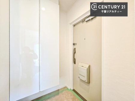 ���� �V���[�Y�{�b�N�X�t���B���ւ��Еt�����|�������₷���ł��I
�X�b�L���������ւŌ˂��J�����u�ԁA�������̂���S�n������Ԃ��o�}���Ă���܂��B