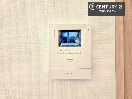 ���̑����� TV���j�^�[�t���C���^�[�z��������A�K��҂��f���Ŋm�F���Ă���Ή��ł��邽�߁A�h�Ɩʂ����S�ł��B���q�l�̂�����Ԏ��ɂ��S�����A���Ƒ��̈��S�E���S�ȕ�炵���T�|�[�g���܂��B