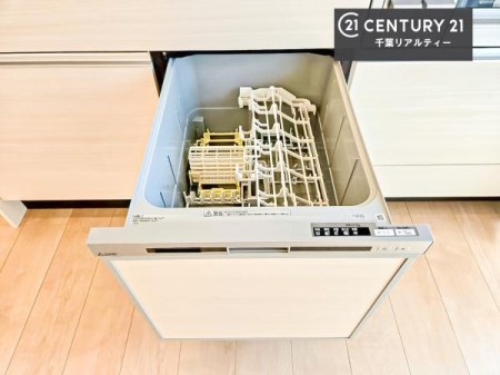 �L�b�`�� �H��@�t���̃L�b�`���ł��I�Z���������r��h�~�Ƃ��đ�ϊ��􂷂�֗��Ȏd�l�ł��I�r���g�C���Ȃ̂ŃL�b�`���̏ꏊ����炸�����X�y�[�X���L���g�����Ƃ��o���܂��I