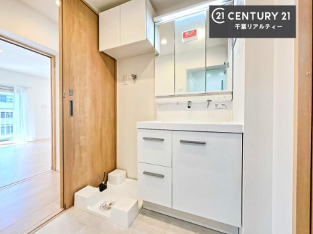 ���ʑ�E���ʏ� �O�ʋ��d�l�̐��ʏ��́A�g�����Ȃ݂����₷������I���͎��[�ɂȂ��Ă��܂��B�h���C���[�₨���ϓ����Еt������̂Ő��ʑ������X�b�L���ƌ����邱�Ƃ��o���܂��I