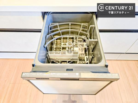 �L�b�`�� �H��@�t���̃L�b�`���ł��I�Z���������r��h�~�Ƃ��đ�ϊ��􂷂�֗��Ȏd�l�ł��I�r���g�C���Ȃ̂ŃL�b�`���̏ꏊ����炸�����X�y�[�X���L���g�����Ƃ��o���܂��I