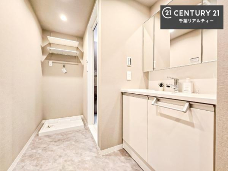 ���ʑ�E���ʏ� �O�ʋ��d�l�̐��ʏ��́A�g�����Ȃ݂����₷������I���͎��[�ɂȂ��Ă��܂��B�h���C���[�₨���ϓ����Еt������̂Ő��ʑ������X�b�L���ƌ����邱�Ƃ��o���܂��I