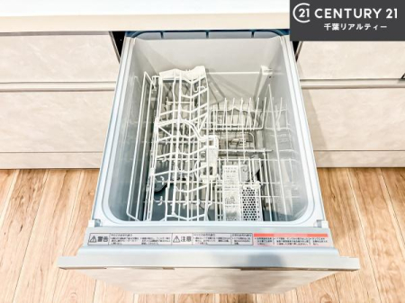 �L�b�`�� �H��@�t���̃L�b�`���ł��I�Z���������r��h�~�Ƃ��đ�ϊ��􂷂�֗��Ȏd�l�ł��I�r���g�C���Ȃ̂ŃL�b�`���̏ꏊ����炸�����X�y�[�X���L���g�����Ƃ��o���܂��I