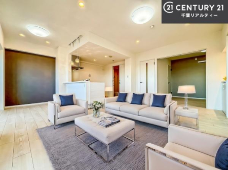 ���r���O �Ƌ��CG�p�[�X�ł��B��؂ȉƑ����W�܂邩�炱��LDK�ɂ͂�����肽���B
�q�����������C�ɏ΂��Ȃ��瑖�����Ă���p�����������u�L���Ƃɂ��ėǂ������v�Ǝv���u�Ԃł��B