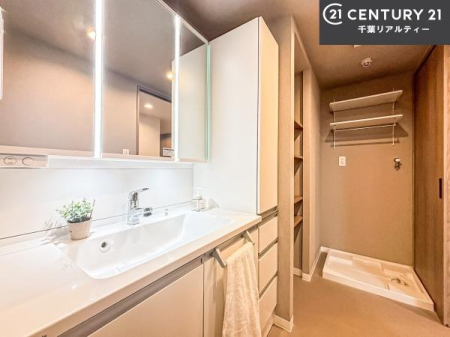 ���ʑ�E���ʏ� �O�ʋ��d�l�̐��ʏ��́A�g�����Ȃ݂����₷������I���͎��[�ɂȂ��Ă��܂��B�h���C���[�₨���ϓ����Еt������̂Ő��ʑ������X�b�L���ƌ����邱�Ƃ��o���܂��I