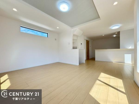 ���r���O �D�����z���܂肪���r���O����ł���ċ��S�n�̗ǂ���Ԃ����o���Ă���܂��I
���났�̎��Ԃ��߂����܂��I