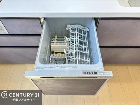 �L�b�`�� �H��@�t���̃L�b�`���ł��I�Z���������r��h�~�Ƃ��đ�ϊ��􂷂�֗��Ȏd�l�ł��I�r���g�C���Ȃ̂ŃL�b�`���̏ꏊ����炸�����X�y�[�X���L���g�����Ƃ��o���܂��I