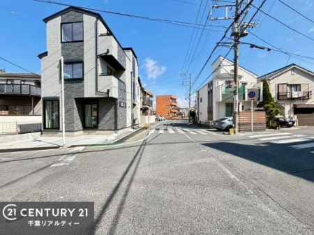 �O�ʓ��H�܂ތ��n�ʐ^ �J�������ӂ��p�n�Ɍ��V�z�ˌ��āB�O���������H�ɖʂ��A�z������E�ʕ��Ƃ��ɗǍD�Ȍb�܂ꂽ���n�ł��B