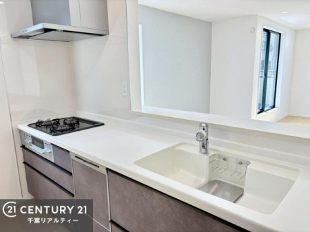 �L�b�`�� ��l�C�̑Ζʎ��V�X�e���L�b�`�����̗p���Ă��܂��I���Ƒ��̃R�~���j�P�[�V���������R�Ƒ�����݌v�ł��B
���q�l�ɂ��ڂ��͂��̂Ŋ������ł��ˁI�L�X�g���ĉ��K�ō�Ƃ��i�݂܂��B