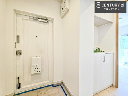 ���� �V���[�Y�{�b�N�X�t���B���ւ��Еt�����|�������₷���ł��I
�X�b�L���������ւŌ˂��J�����u�ԁA�������̂���S�n������Ԃ��o�}���Ă���܂��B