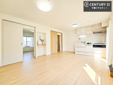 ���r���O �傫�ȑ����炽���Ղ�̗z���������閾�邢���r���O�B�J�����̂��郊�r���O�ŉƑ��c���̂��났�̎��Ԃ��߂����܂��I