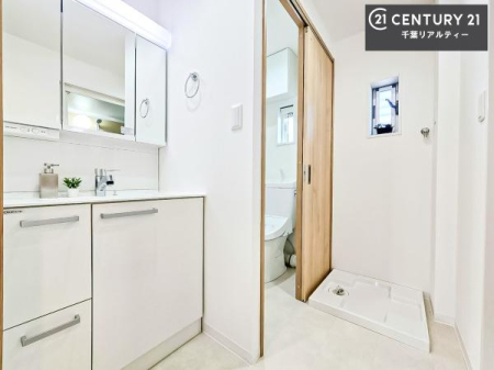 ���ʑ�E���ʏ� �O�ʋ��d�l�̐��ʏ��́A�g�����Ȃ݂����₷������I���͎��[�ɂȂ��Ă��܂��B�h���C���[�₨���ϓ����Еt������̂Ő��ʑ������X�b�L���ƌ����邱�Ƃ��o���܂��I