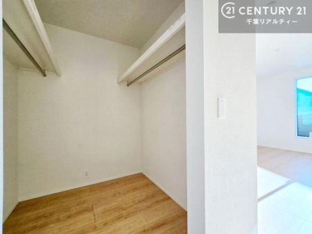 ���[ �E�H�[�N�C���N���[�[�b�g�t���ł��B��������̂��m���Ȃǂ����[���Ă��������ł��ˁI���ɂ���@�������ȂǋG�ߕ��̑傫�ȉƓd�����[�ł��܂��I