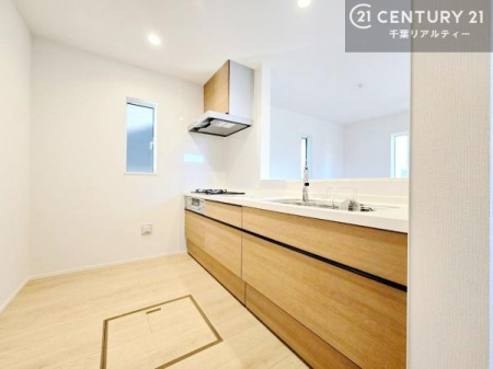 �L�b�`�� ��Ƃ肠�钲���X�y�[�X�ō�Ƃ����₷�����K�ȃL�b�`���ł��I
���q�l�ƈꏏ�ɂ��َq������y���߂�L�X�X�y�[�X�ł��B�y�����������ԂɂȂ肻���ł��ˁI