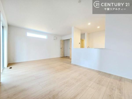 ���r���O �S�n�ǂ����r���O�͉Ƒ������R�ƏW�܂�܂��B�Ƒ��c�R�̎��Ԃ����������ł��B���Ƒ��ƁA����w�[���������Ԃ��߂��������ł��ˁB�i�{�H��j