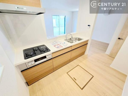 �L�b�`�� ��l�C�̑Ζʎ��V�X�e���L�b�`�����̗p���Ă��܂��I���Ƒ��̃R�~���j�P�[�V���������R�Ƒ�����݌v�ł��B
���q�l�ɂ��ڂ��͂��̂Ŋ������ł��ˁI�L�X�g���ĉ��K�ō�Ƃ��i�݂܂��B