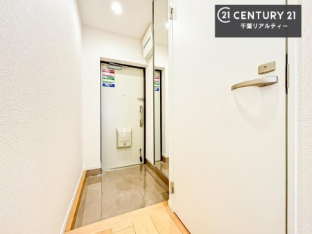 ���� �V���[�Y�{�b�N�X�t���B���ւ��Еt�����|�������₷���ł��I
�X�b�L���������ւŌ˂��J�����u�ԁA�������̂���S�n������Ԃ��o�}���Ă���܂��B