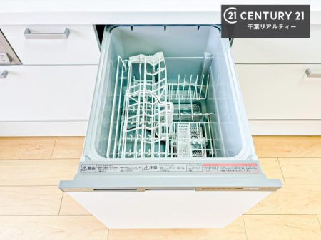 �L�b�`�� �H��@�t���̃L�b�`���ł��I�Z���������r��h�~�Ƃ��đ�ϊ��􂷂�֗��Ȏd�l�ł��I�r���g�C���Ȃ̂ŃL�b�`���̏ꏊ����炸�����X�y�[�X���L���g�����Ƃ��o���܂��I