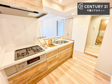 �L�b�`�� ��l�C�̑Ζʎ��V�X�e���L�b�`�����̗p���Ă��܂��I���Ƒ��̃R�~���j�P�[�V���������R�Ƒ�����݌v�ł��B
���q�l�ɂ��ڂ��͂��̂Ŋ������ł��ˁI�L�X�g���ĉ��K�ō�Ƃ��i�݂܂��B