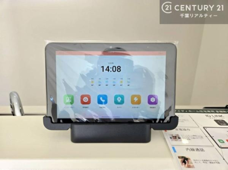 ���̑����� TV���j�^�[�t���C���^�[�z��������A�K��҂��f���Ŋm�F���Ă���Ή��ł��邽�߁A�h�Ɩʂ����S�ł��B���q�l�̂�����Ԏ��ɂ��S�����A���Ƒ��̈��S�E���S�ȕ�炵���T�|�[�g���܂��B