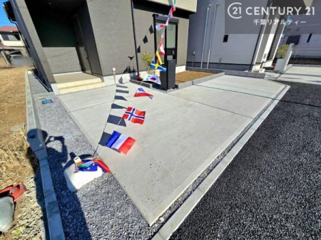 ���ԏ� ���ԃX�y�[�X��2�䕪����܂��I�Z�J���h�J�[�͂������A�o�C�N�⎩�]�ԂȂǂ��u���ꏊ�ɍ���܂���B