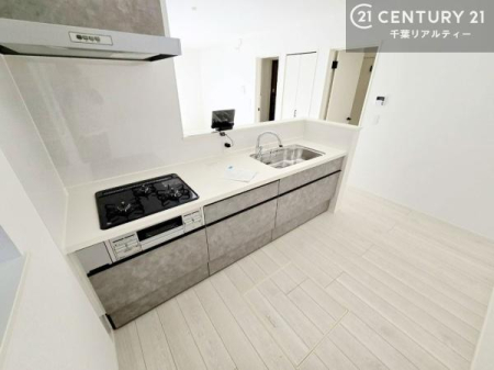 �L�b�`�� ��Ƃ肠�钲���X�y�[�X�ō�Ƃ����₷�����K�ȃL�b�`���ł��I
���q�l�ƈꏏ�ɂ��َq������y���߂�L�X�X�y�[�X�ł��B�y�����������ԂɂȂ肻���ł��ˁI