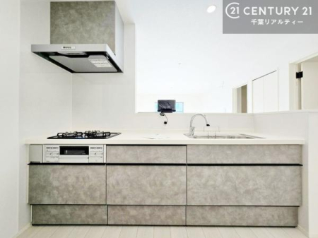 �L�b�`�� ��l�C�̑Ζʎ��V�X�e���L�b�`�����̗p���Ă��܂��I���Ƒ��̃R�~���j�P�[�V���������R�Ƒ�����݌v�ł��B
���q�l�ɂ��ڂ��͂��̂Ŋ������ł��ˁI�L�X�g���ĉ��K�ō�Ƃ��i�݂܂��B