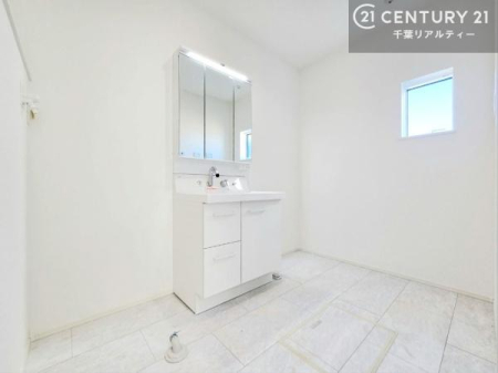 ���ʑ�E���ʏ� �X�^�C���b�V���ȃf�U�C���̐��ʑ���̗p�B�������ꂽ��Ԃ��A���̏�����A���̎��Ԃ����㎿�Ȃ��̂ɉ��o���܂��B