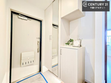 ���� �V���[�Y�{�b�N�X�t���B���ւ��Еt�����|�������₷���ł��I
�X�b�L���������ւŌ˂��J�����u�ԁA�������̂���S�n������Ԃ��o�}���Ă���܂��B