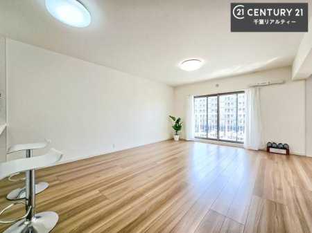 ���r���O �S�n�ǂ����r���O�͉Ƒ������R�ƏW�܂�܂��B�Ƒ��c�R�̎��Ԃ����������ł��B���Ƒ��ƁA����w�[���������Ԃ��߂��������ł��ˁB