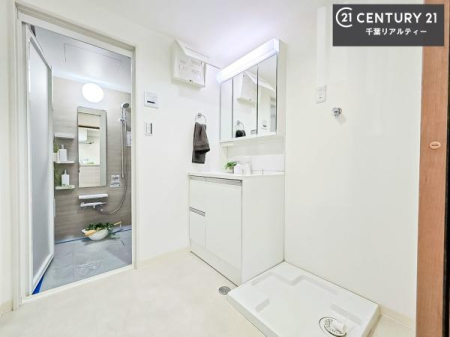 ���ʑ�E���ʏ� �O�ʋ��d�l�̐��ʏ��́A�g�����Ȃ݂����₷������I���͎��[�ɂȂ��Ă��܂��B�h���C���[�₨���ϓ����Еt������̂Ő��ʑ������X�b�L���ƌ����邱�Ƃ��o���܂��I