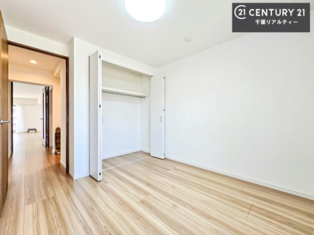 �q������ ���[�X�y�[�X�����Ă��܂��I�������X�b�L�����ڂ��鎖���ł��܂��ˁB
�Ƌ��I�΂Ȃ��V���v���ȃf�U�C���ׁ̈A�Ƌ��I�΂����C�ɓ���̋�ԍ�肪�ł������ł��ˁB