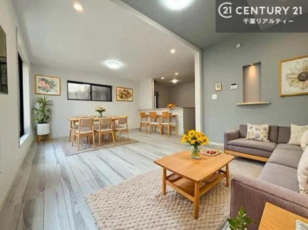 ���r���O �Ƌ��CG�p�[�X�ł��B�J�����̂���L�XLDK�I�\�t�@�[��_�C�j���O�e�[�u����u���Ă������ɂȂ�Ȃ��̂ŉ��K�ɉ߂����܂��I�R�~���j�P�[�V���������₷�����r���O�ł��I