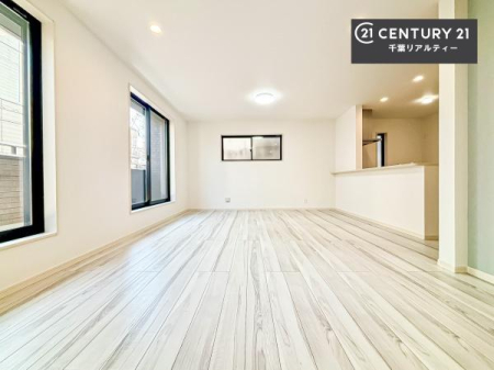 ���r���O �J�����̂���L�XLDK�I�\�t�@�[��_�C�j���O�e�[�u����u���Ă������ɂȂ�Ȃ��̂ŉ��K�ɉ߂����܂��I�R�~���j�P�[�V���������₷�����r���O�ł��I