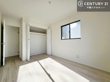 �m�� ���[�X�y�[�X�����Ă��܂��I�������X�b�L�����ڂ��鎖���ł��܂��ˁB
�Ƌ��I�΂Ȃ��V���v���ȃf�U�C���ׁ̈A�Ƌ��I�΂����C�ɓ���̋�ԍ�肪�ł������ł��ˁB