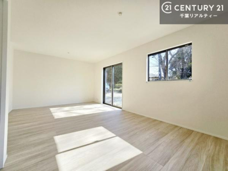 ���r���O �S�n�ǂ����r���O�͉Ƒ������R�ƏW�܂�܂��B�Ƒ��c�R�̎��Ԃ����������ł��B���Ƒ��ƁA����w�[���������Ԃ��߂��������ł��ˁB