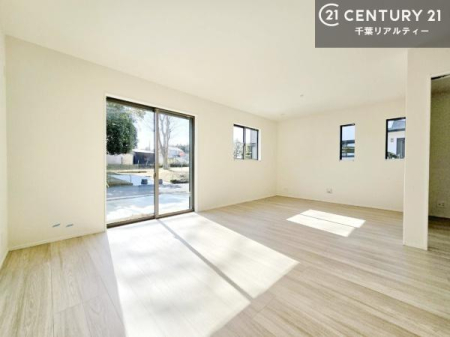 ���r���O �S�n�ǂ����r���O�͉Ƒ������R�ƏW�܂�܂��B�Ƒ��c�R�̎��Ԃ����������ł��B���Ƒ��ƁA����w�[���������Ԃ��߂��������ł��ˁB