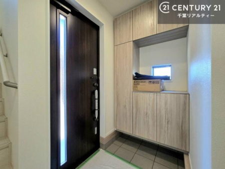 ���� �V���[�Y�{�b�N�X�t���B���ւ��Еt�����|�������₷���ł��I
�X�b�L���������ւŌ˂��J�����u�ԁA�������̂���S�n������Ԃ��o�}���Ă���܂��B