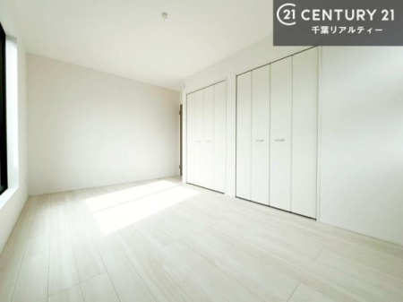 �m�� ���[�X�y�[�X�����Ă��܂��I�������X�b�L�����ڂ��鎖���ł��܂��ˁB
�Ƌ��I�΂Ȃ��V���v���ȃf�U�C���ׁ̈A�Ƌ��I�΂����C�ɓ���̋�ԍ�肪�ł������ł��ˁB