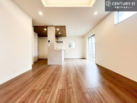 ���r���O �S�n�ǂ����r���O�͉Ƒ������R�ƏW�܂�܂��B�Ƒ��c�R�̎��Ԃ����������ł��B���Ƒ��ƁA����w�[���������Ԃ��߂��������ł��ˁB