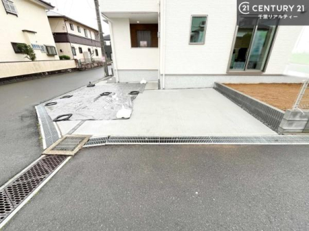 ���ԏ� ���ԃX�y�[�X��2�䕪����܂��I�Z�J���h�J�[�͂������A�o�C�N�⎩�]�ԂȂǂ��u���ꏊ�ɍ���܂���B