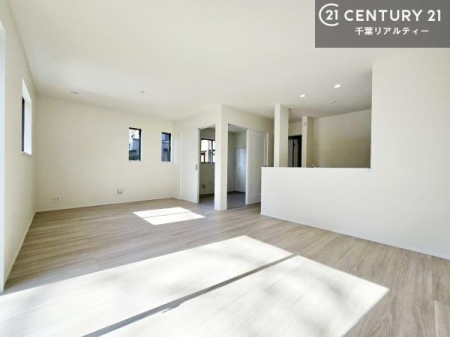 ���r���O �S�n�ǂ����r���O�͉Ƒ������R�ƏW�܂�܂��B�Ƒ��c�R�̎��Ԃ����������ł��B���Ƒ��ƁA����w�[���������Ԃ��߂��������ł��ˁB