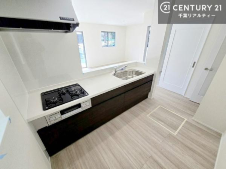 �L�b�`�� ��l�C�̑Ζʎ��V�X�e���L�b�`�����̗p���Ă��܂��I���Ƒ��̃R�~���j�P�[�V���������R�Ƒ�����݌v�ł��B
���q�l�ɂ��ڂ��͂��̂Ŋ������ł��ˁB�L�X�g���ĉ��K�ɍ�Ƃ��i�݂܂��I