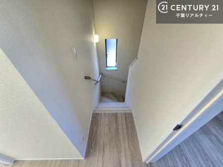 ���̑����� �K�i�ɂ͎萠�肪�t���Ă���A���q�l�₲�N�z�̕������S���Ă����p�����܂��B��������̑����t���Ă���A���������S�ł��ˁI